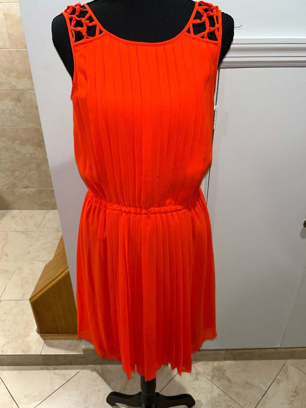Jessica Simpson Dress Size 4 Orange Pleated Halter
